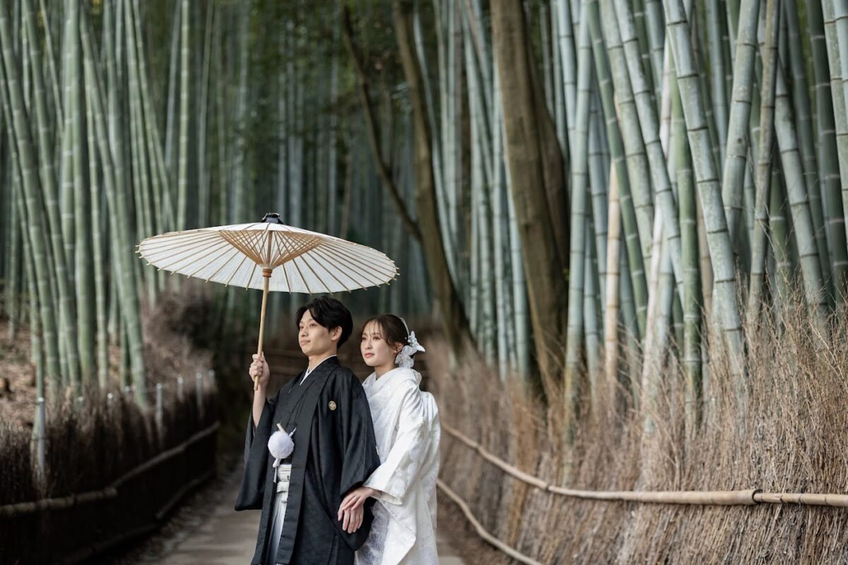 京都で白無垢を着て後撮り「嵐山の竹林」