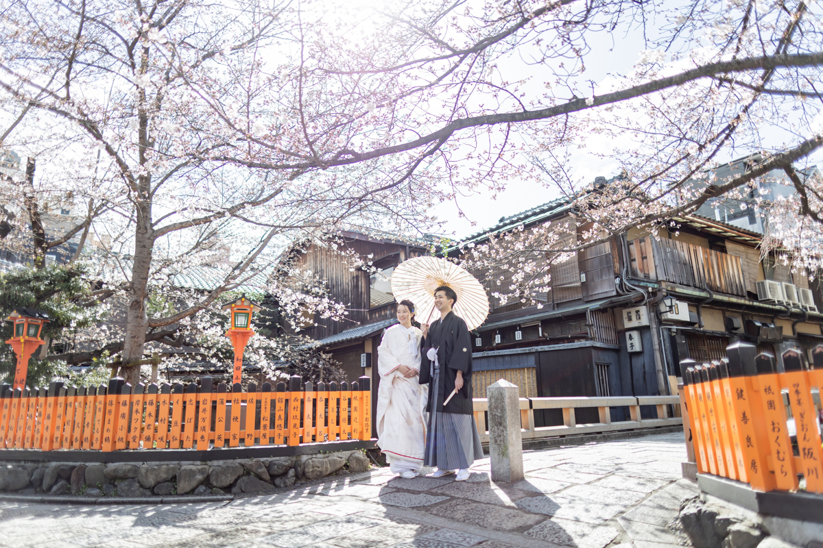 結婚式の和装ロケーション前撮り「桜の祇園巽橋」