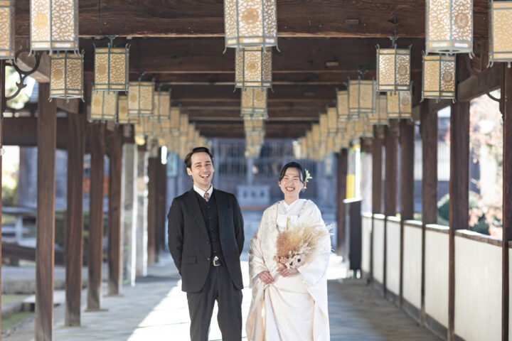 京都・萬福寺で前撮り・フォトウェディングでスーツと白無垢を着る