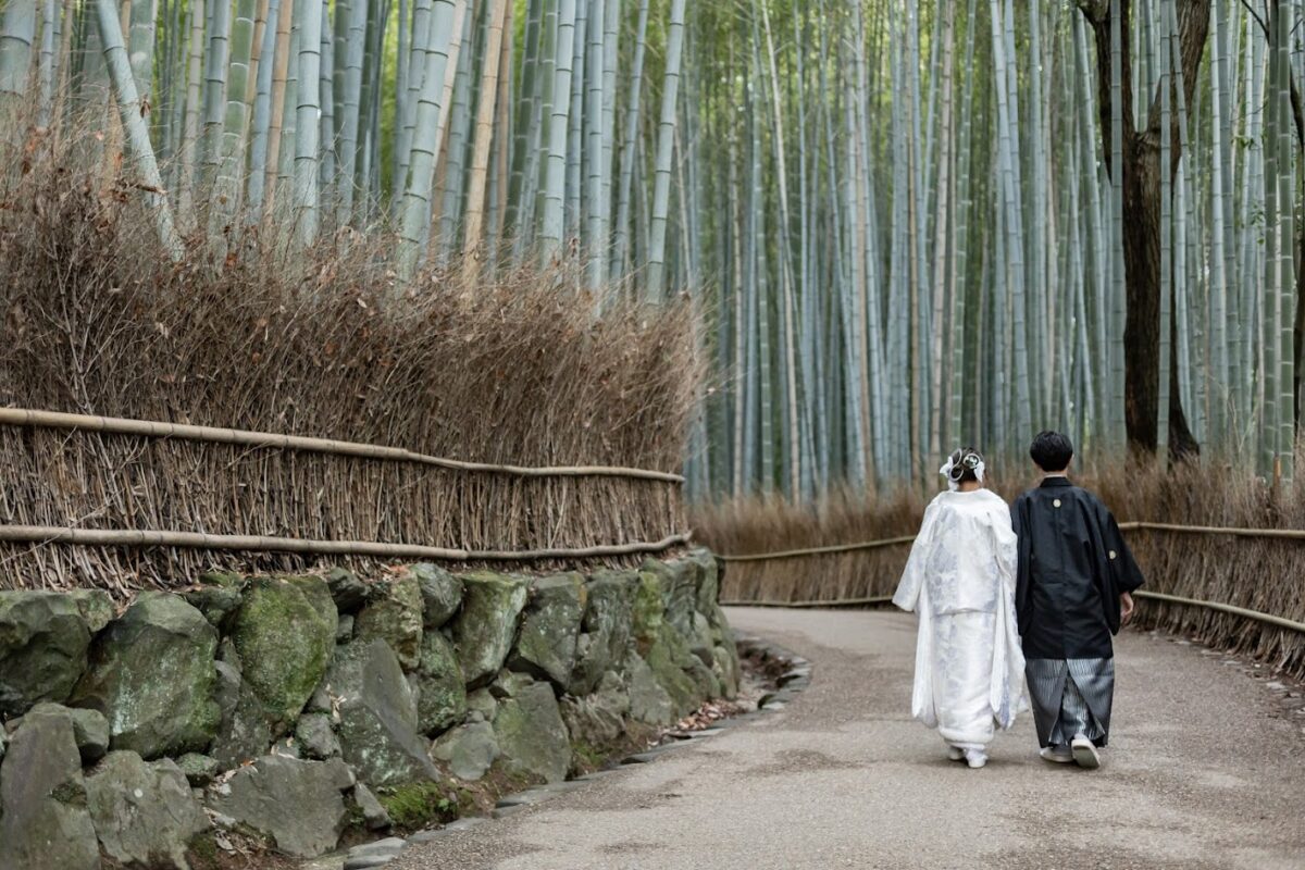京都嵐山の竹林で和装前撮り「二人で歩く竹林の小径」