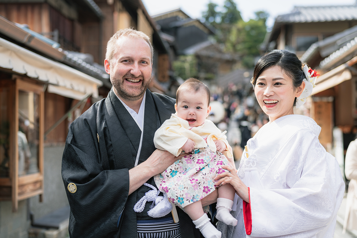 京都で白無垢を着て後撮り「赤ちゃんと一緒」