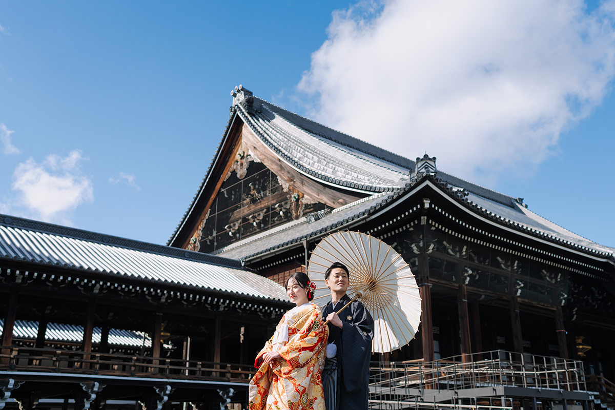 荘厳なお寺の境内で和装前撮り