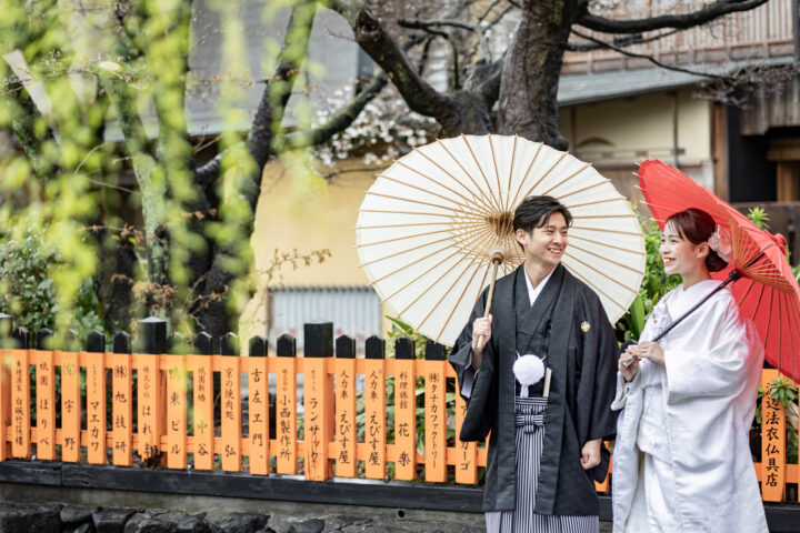 京都のフォトウェディングは玉垣をバックに祇園前撮りが人気です