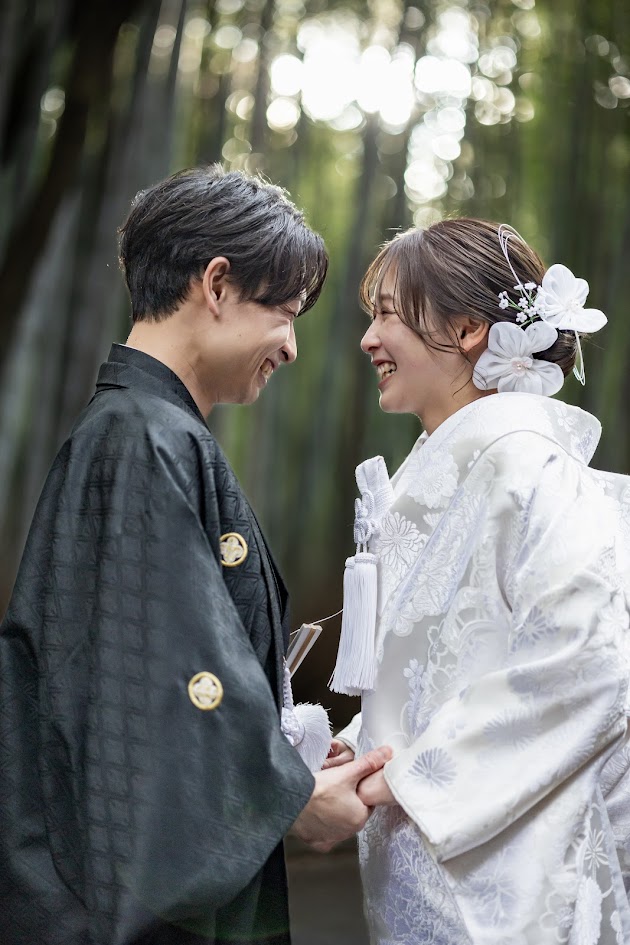 京都嵐山の竹林で和装前撮り「手を取り合って笑顔」