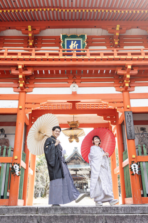 京都和装前撮りは新日吉神宮で楽しいポーズ写真