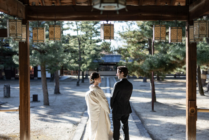 京都前撮り・フォトウェディングで白無垢とスーツで撮影するのが人気です