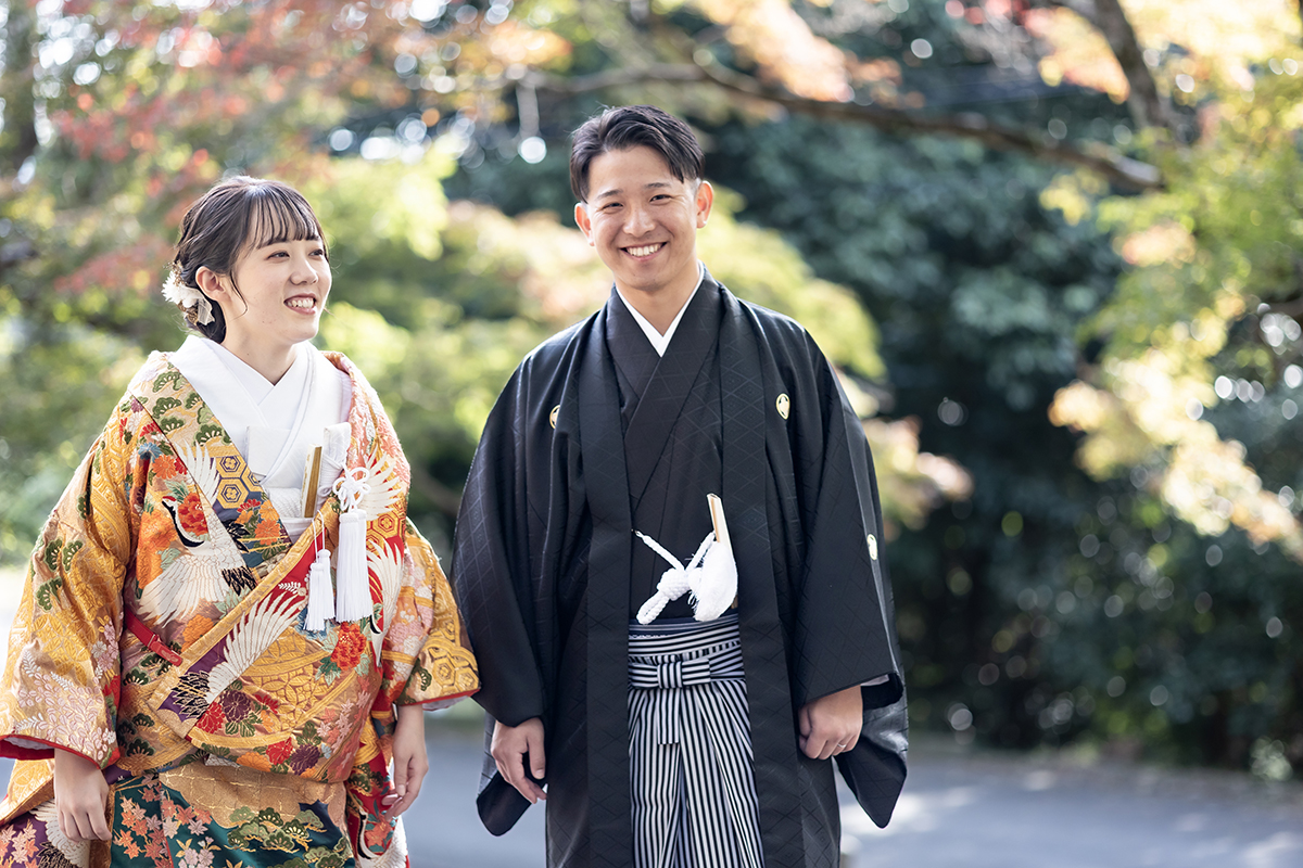 紅葉が色づきはじめの毘沙門堂で前撮り