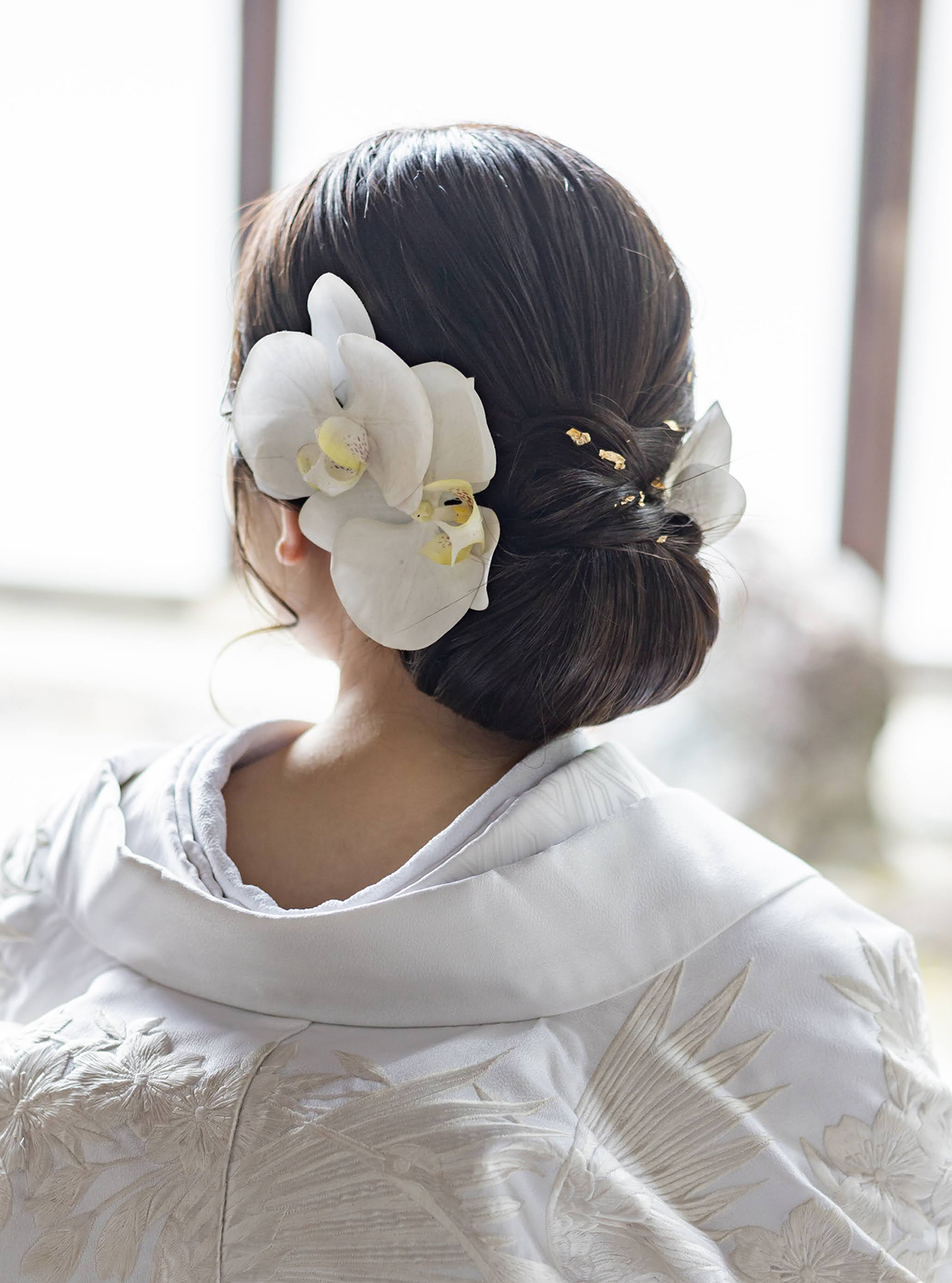 胡蝶蘭と金箔を使った和装前撮りのヘアスタイル