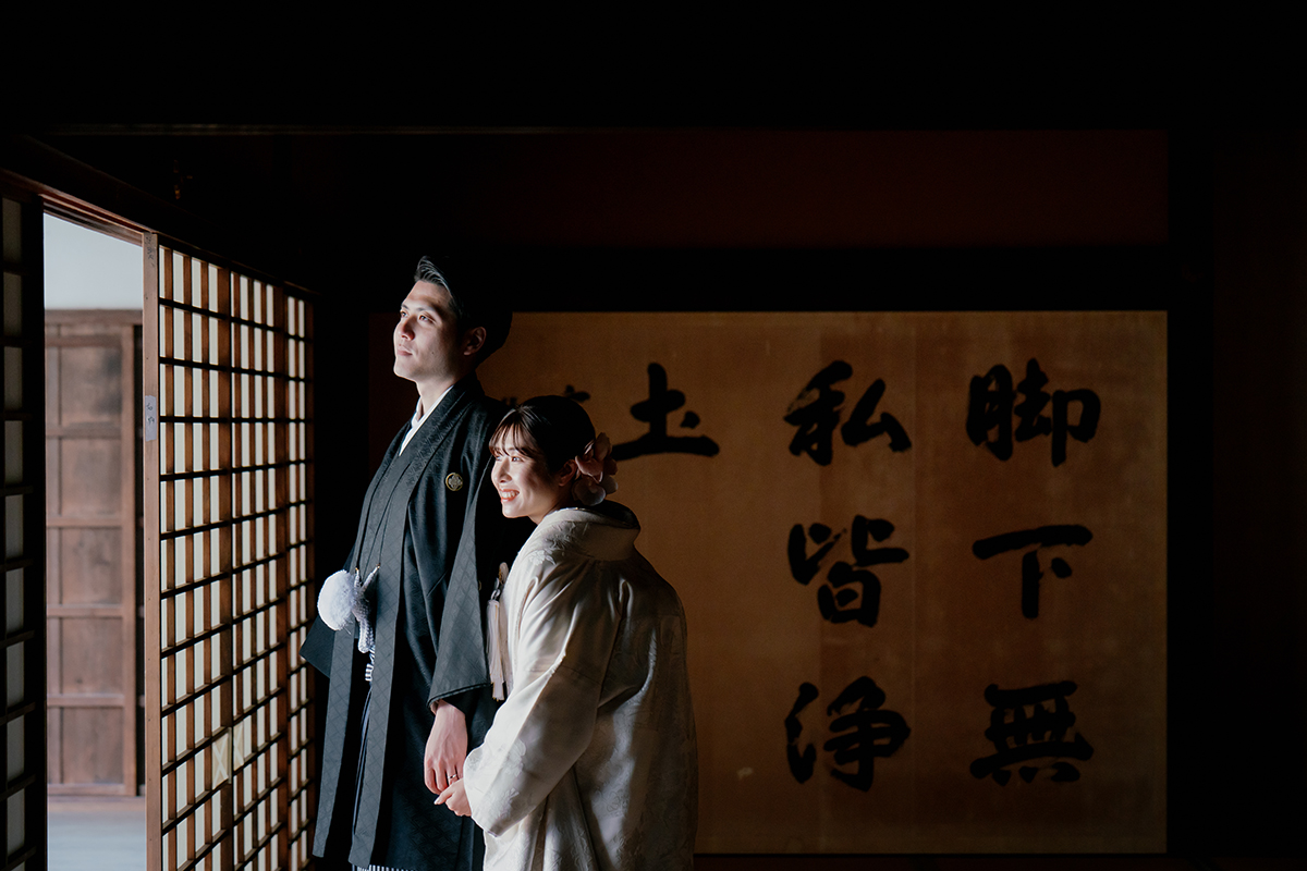 京都の萬福寺前撮り「陰影がかっこいい2人」