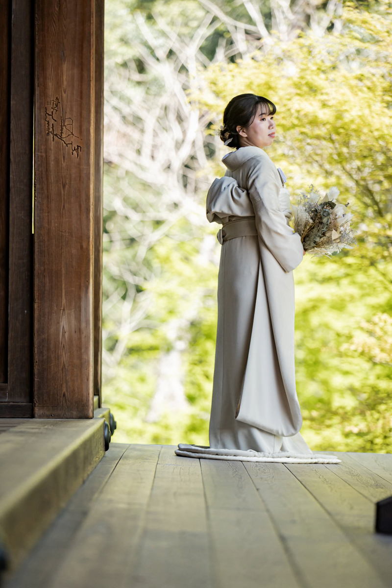 東福寺前撮り「本坊庭園でベージュの色掛下で後ろ姿の写真」