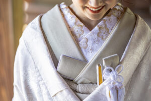 京都で着物撮影・フォトウェディング「ベージュの色掛下と刺繍半襟」