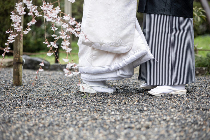 桜の京都和装前撮り・フォトウェディングで足元ショット