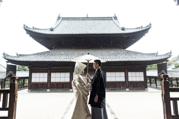 京都萬福寺の和装前撮り・フォトウェディングで綿帽子を被る