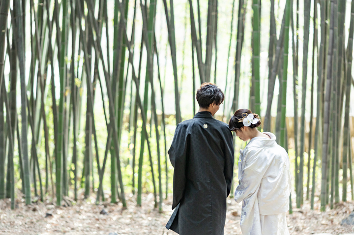 京都和装前撮り・フォトウェディングは竹林がある大覚寺の写真がきれい