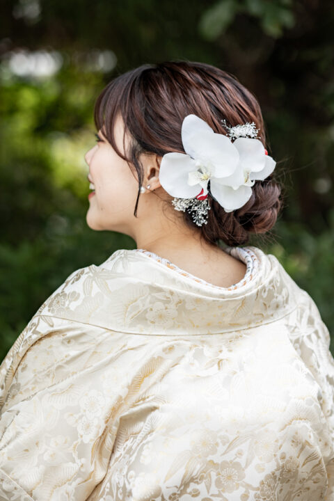 京都萬福寺の和装前撮りで髪飾りの写真を撮る