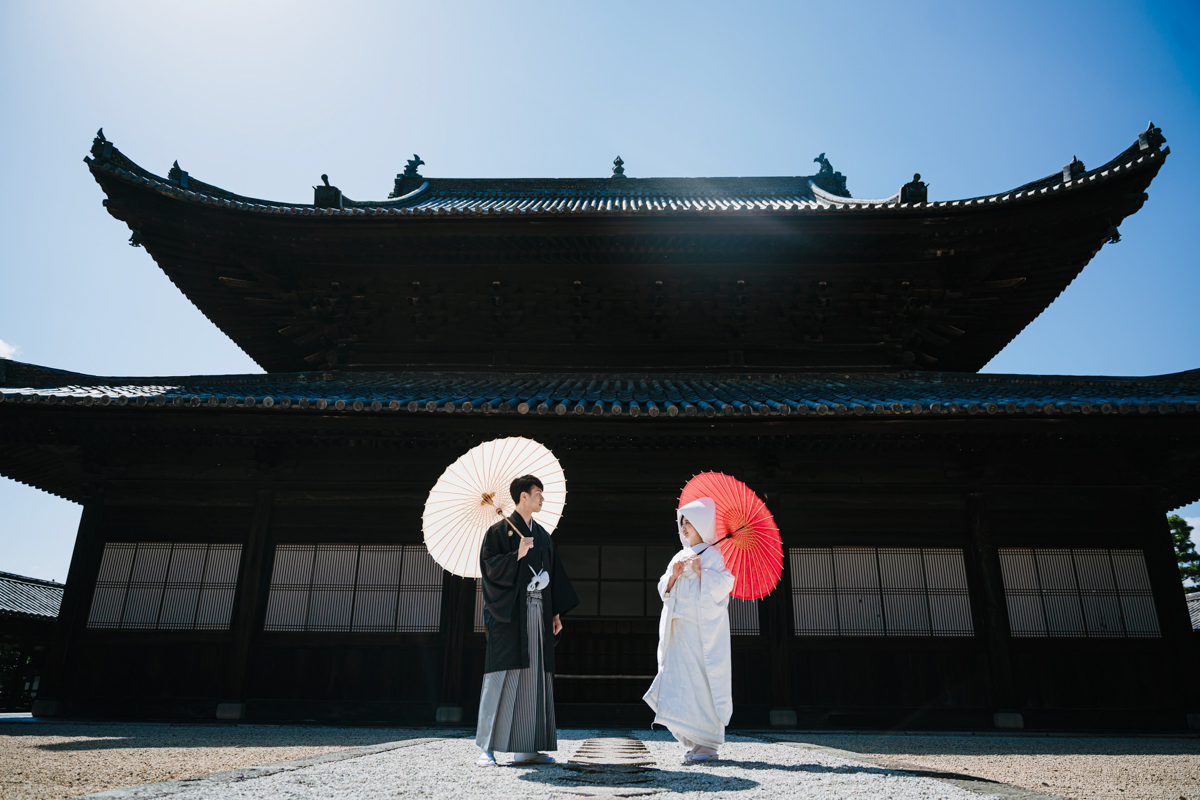 結婚式の和装フォトウェディング「青空がきれいな萬福寺」