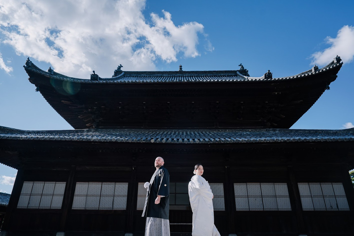 萬福寺前撮り「迫力のあるお堂と青空を背景に」