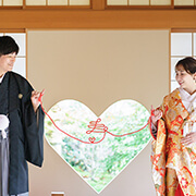 正寿院前撮りの猪目窓とハートの撮影アイテム